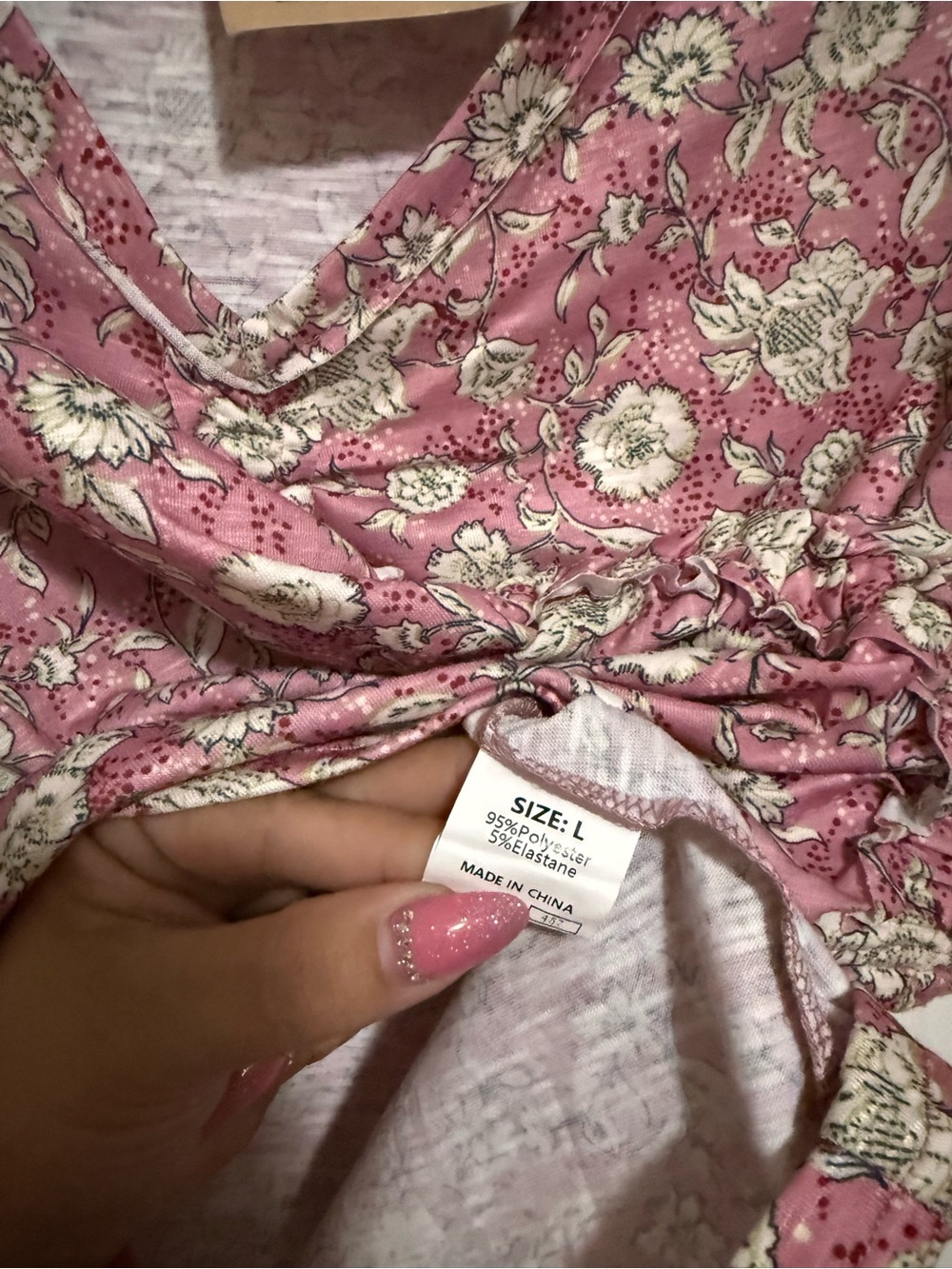 Women’s Pink Floral Ruched V-Neck Top - Picture 4 of 5
